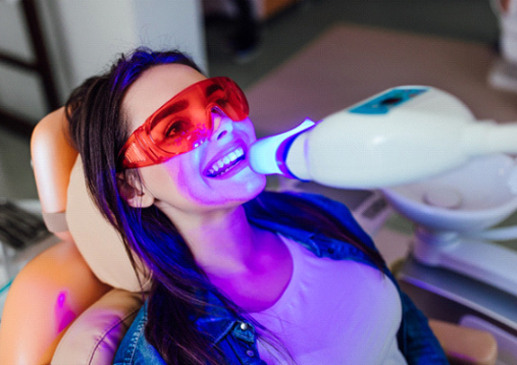 patient getting teeth whitening in Lincoln